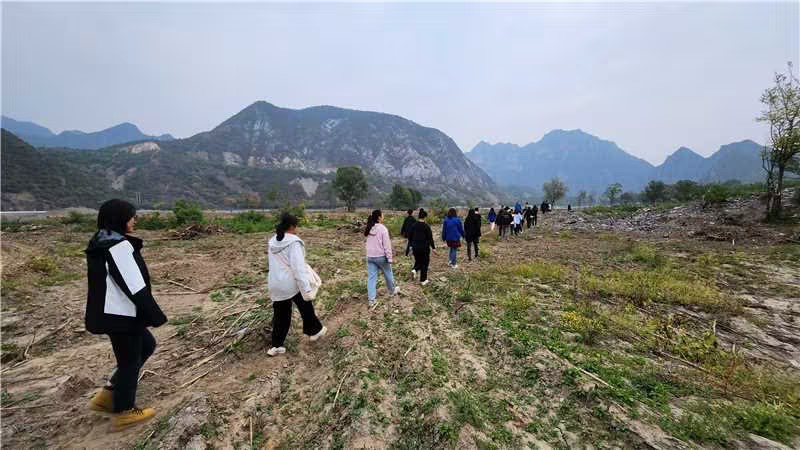 永定河流域公司團總支組織開展重走“周俊杰小道”主題活動